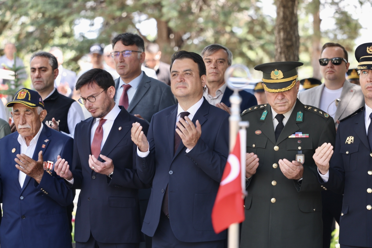 HNQnki-X0AAWx-